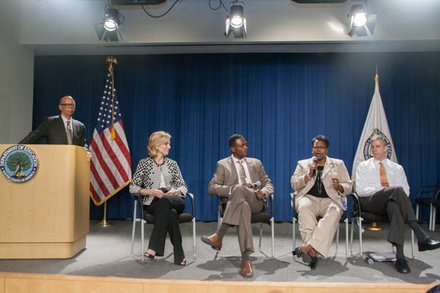 Michael L. Lomax, UNCF president & CEO with roundtable participants Katherine Brittain Bradley, Dean Garfield, Kaya Henderson, and Arne Duncan