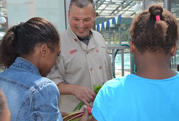 Chef Eric Brennan (pictured above) of Post 390 and Chris Himmel, the restaurant’s owner, visited the Blue Hill Boys and Girls Club and used fresh ingredients from their outdoor garden to create grilled pizzas.
