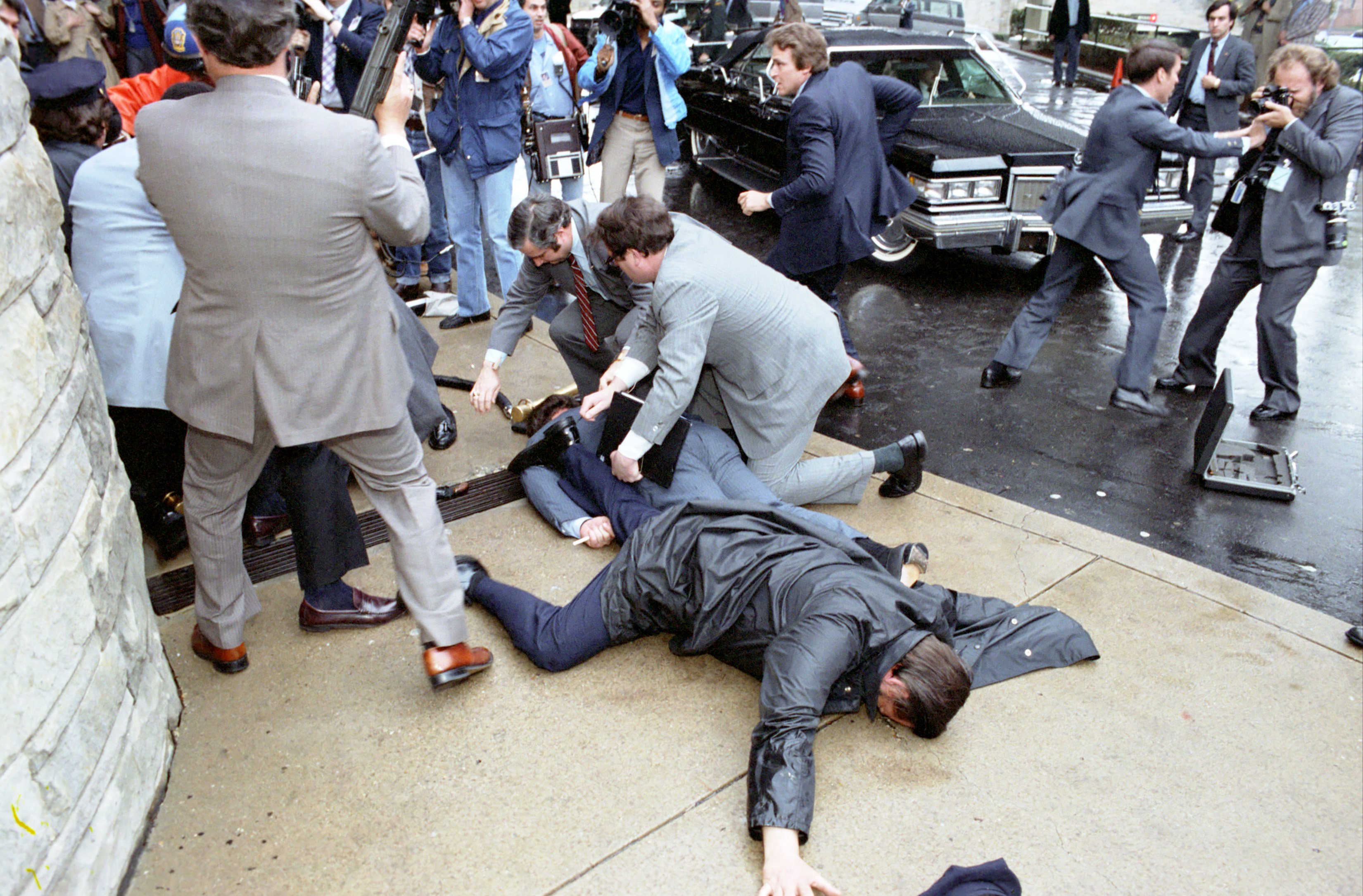 Would be Assassin John Hinckley Gets Longer Visits At Mother s Home 