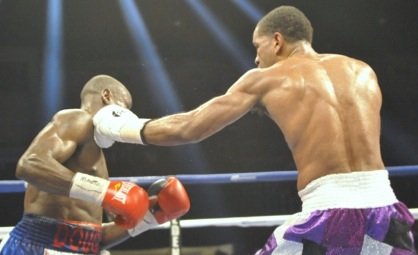 Lamont Peterson (purple trunks) won a unanimous decision over Dierry Jean to retain his IBF junior welterweight title at the D.C. Armory on Jan. 25.