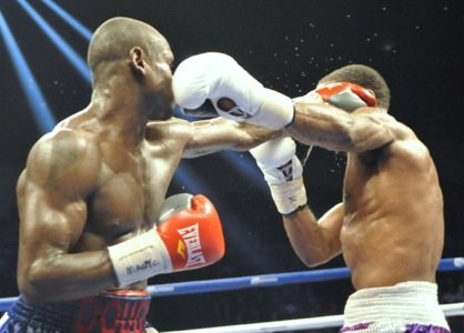 Lamont Peterson (purple trunks) won a unanimous decision over Dierry Jean to retain his IBF junior welterweight title at the D.C. Armory on Jan. 25.