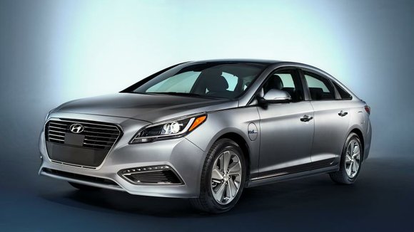 The Hyundai Sonata Plug-in Hybrid gets a 9.8 kWh lithium polymer battery (that’s about five times the size of the ... The Hyundai Sonata Plug-in Hybrid gets a 9.8 kWh lithium polymer battery (that’s about five times the size of the ...
