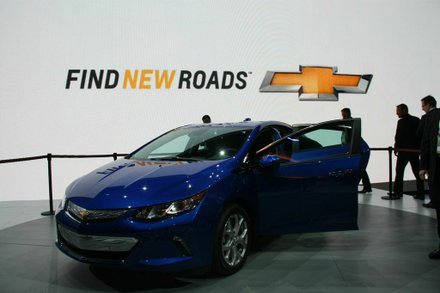 The 2016 Chevrolet Volt’s technology and range advancements are complemented by a design that blends sculpted, muscular proportions with aerodynamic efficiency, and an all-new interior with seating for five and improved functionality. Photo by Francis Page Jr
