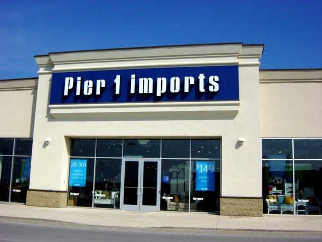 Pier 1 import locations – Table de lit a roulettes