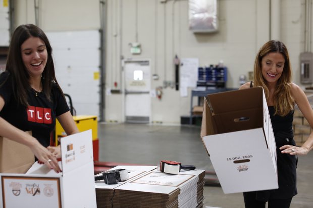 Katherine Kallinis Berman of DC CUPCAKES(r) volunteers alongside a TLC employee at the Maryland Food Bank.