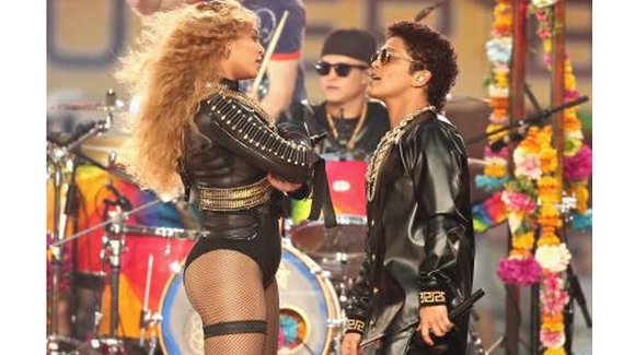 Some joked that Coldplay was just “cold” without Beyoncé and Bruno Mars. Some joked that Coldplay was just “cold” without Beyoncé and Bruno Mars.