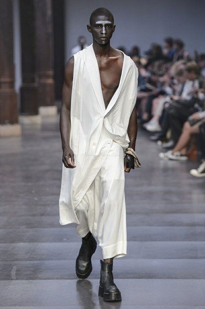 Julius Spring/Summer 2016 Collection - Paris Fashion Week 2016.