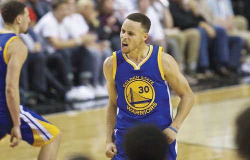 Stephen Curry returned from a sprained right knee to score 40 points, helping the Golden State Warriors beat the Blazers ... Stephen Curry returned from a sprained right knee to score 40 points, helping the Golden State Warriors beat the Blazers ...