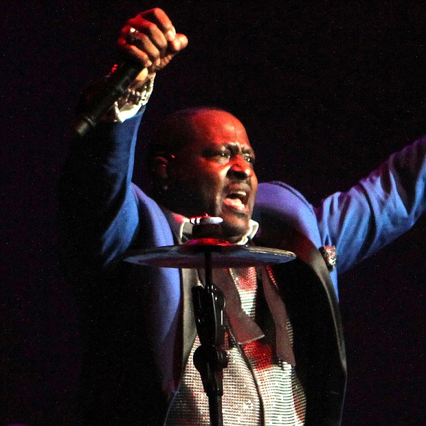 Johnny Gill acknowledges the support of the FedExForum crowd. (Photo: Warren Roseborough)