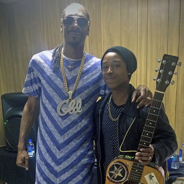 Snoop backstage with Memphis-bred Singa Bromfield. (Photo: Warren Roseborough)
