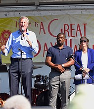 Mayor Bill de Blasio, Rev. Al Sharpton and State Sen. Brian Benjamin at Harlem Week festivities