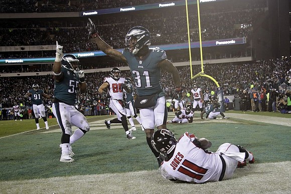 Philadelphia's defense staged a last-minute goal-line stand and Jake Elliott atoned for a missed extra point with three field goals ... Philadelphia's defense staged a last-minute goal-line stand and Jake Elliott atoned for a missed extra point with three field goals ...