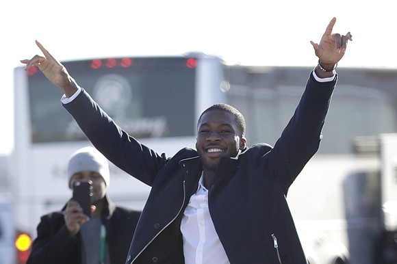 Kevin Hart fessed up he was tipsy when he tried to crash the Super Bowl stage and celebrate with his ... Kevin Hart fessed up he was tipsy when he tried to crash the Super Bowl stage and celebrate with his ...