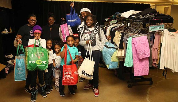 There are about 80,000 homeless Chicagoans, according to the Chicago Homeless Coalition, and Michael Airhart has made it his life ... There are about 80,000 homeless Chicagoans, according to the Chicago Homeless Coalition, and Michael Airhart has made it his life ...