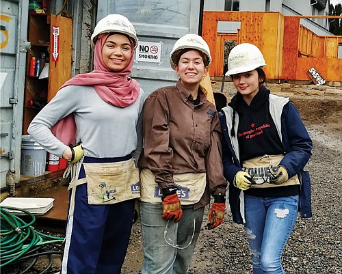 Rainy weather didn’t douse the spirits of a hardy group of student volunteers from Oregon Connections Academy who put in ... Rainy weather didn’t douse the spirits of a hardy group of student volunteers from Oregon Connections Academy who put in ...