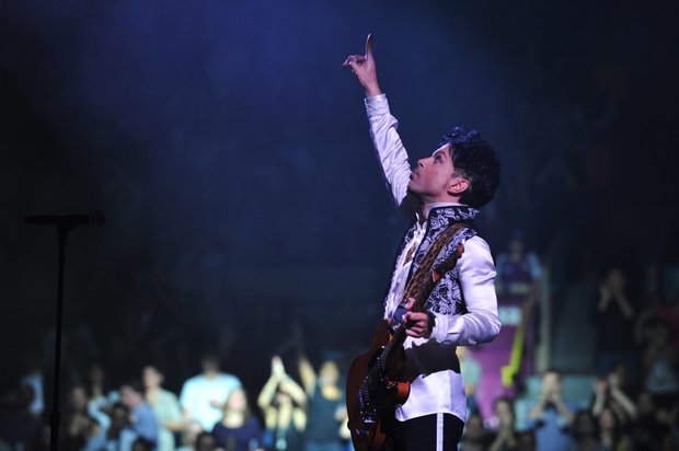 Prince performs at Madison Square Garden (NPG Records 2010 photo)