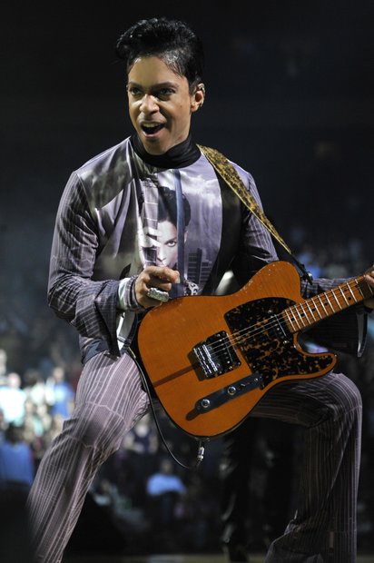 Prince and his guitar (NPG Records 2010LG photos)