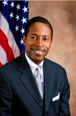 "FBI arrests State Senator Malcolm Smith, Daniel Halloran, and others following public corruption investigation. Details... "FBI arrests State Senator Malcolm Smith, Daniel Halloran, and others following public corruption investigation. Details...