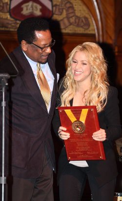 Shakira, the Harvard Foundation’s Artist of the Year, receives her... Shakira, the Harvard Foundation’s Artist of the Year, receives her...