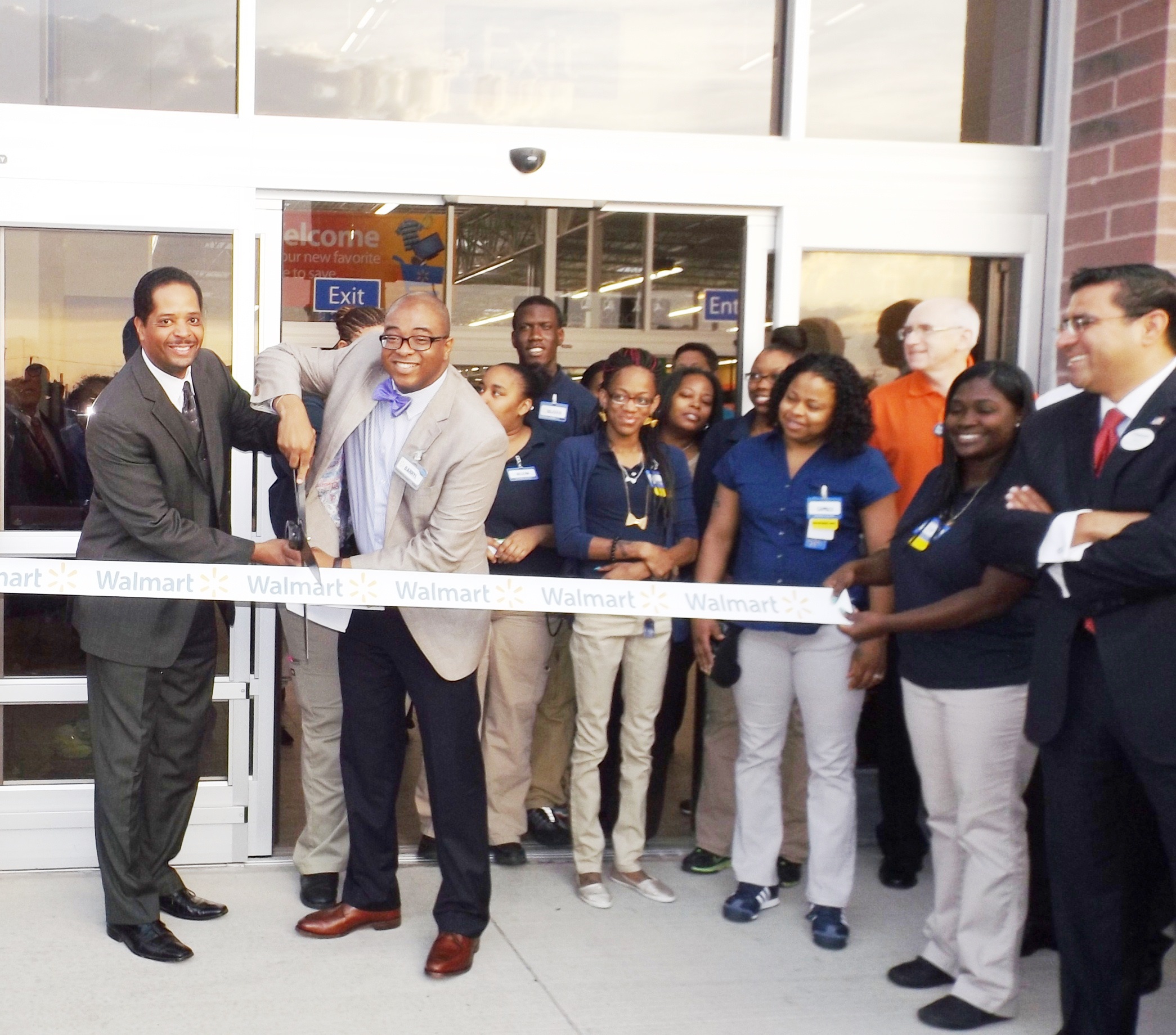 Hundreds Turn Out for Pullman Walmart Grand Opening Citizen Newspaper