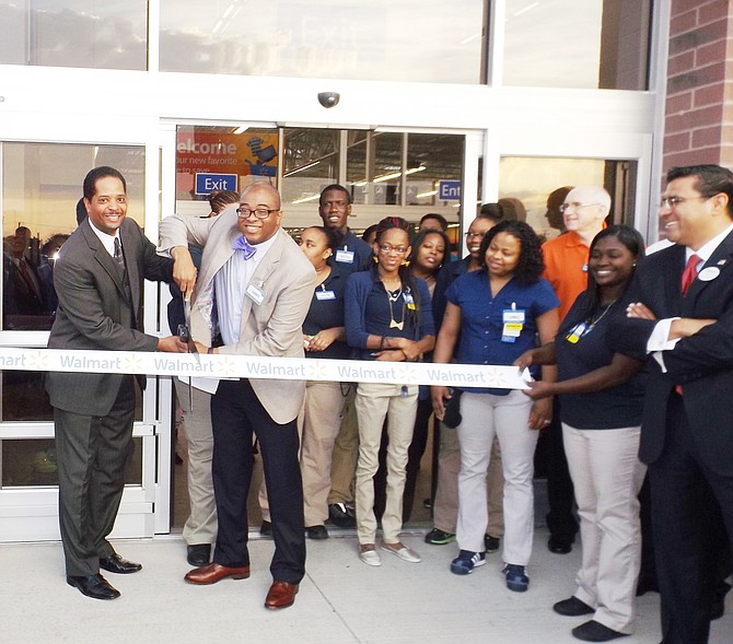(L-R) 9th Ward Ald. Anthony Beale and Darryl Bowles, Walmart Store Manager, cut the ribbon marking the grand opening of the new Pullman, Walmart Supercenter at 10900 S. Doty Ave. last Wednesday.
Photo by Deborah Bayliss