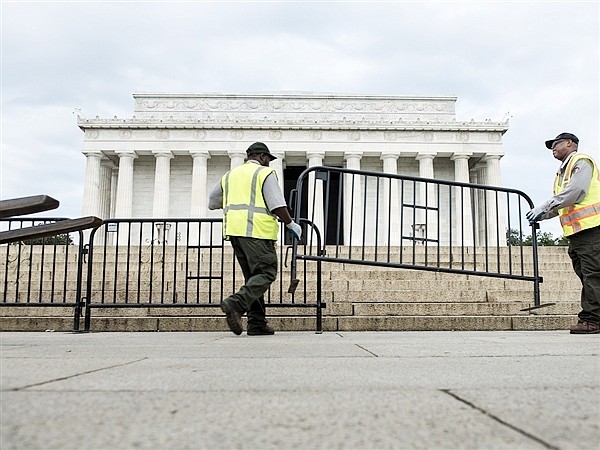 Members of the US Park Service close the Lincoln memorial on the National Mall October 1, 2013 in Washington, DC.The United States lurched into a dreaded government shutdown today for the first time in 17 years, after Congress failed to end a bitter budget row after hours of dizzying brinkmanship. AFP PHOTO / Brendan SMIALOWSKIBRENDAN SMIALOWSKI/AFP/Getty Images