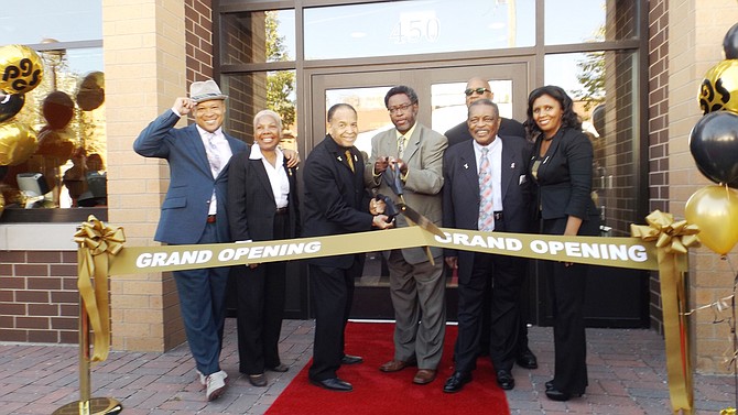 Ill. State Rep. Ken Dunkin; Patricia Hammond, retired Paul G. Stewart comptroller; Fred Bonner, CEO of Paul G. Stewart; Eric Von Battles, Illinois Housing Development Authority; Robert Vaughn, Chairman of Board of Directors, Paul G. Stewart Center; David Stewart, Amalgamated Bank and Shawn Heath, Paul G. Stewart Center.