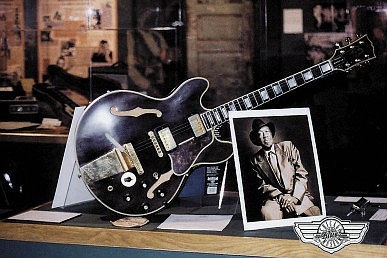 Items in the exhibition "Migration and Transformation through the Arts" include a photo of Jimmy Rogers, original member of the Muddy Waters Band, and his guitar. Photo: Chicago Blues Museum - See more at: http://news.uic.edu/bronzevilles-music-history-featured-in-uic-exhibit#sthash.YCuYcQyF.dpuf