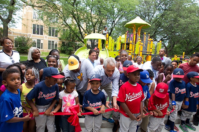 Renovation of Jackie Robinson Park, was unveiled last week during a ribbon cutting ceremony with Chicago Mayor Rahm Emanuel, Chicago Park District Chief Administrative Officer Tanya Anthony, Alderman Carrie Austin and members of the Washington Heights community.