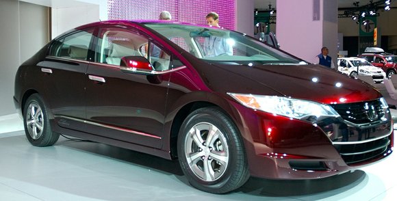 Dear EarthTalk: Is it true that fuel cell cars aren’t really any greener than conventional gas-powered internal combustion cars? Dear EarthTalk: Is it true that fuel cell cars aren’t really any greener than conventional gas-powered internal combustion cars?