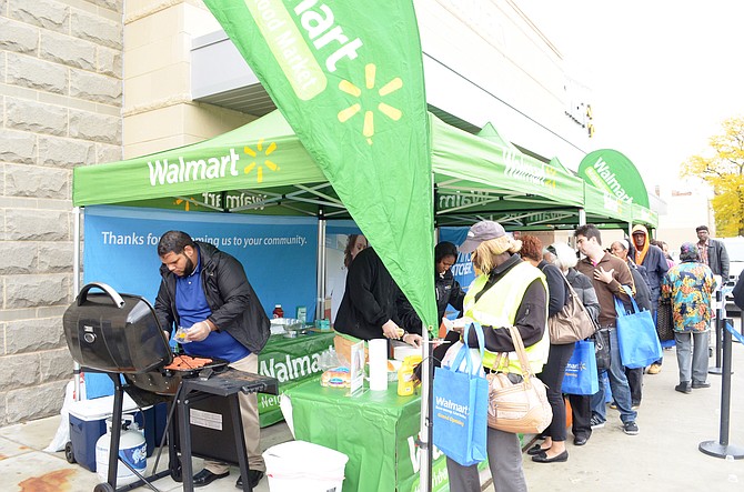 Bronzeville community leaders and project developers ceremoniously opened Shops and Lofts at 47, last Tuesday.  A grand opening for the new Walmart Store took place this weekend at 47th and Cottage Grove Ave..