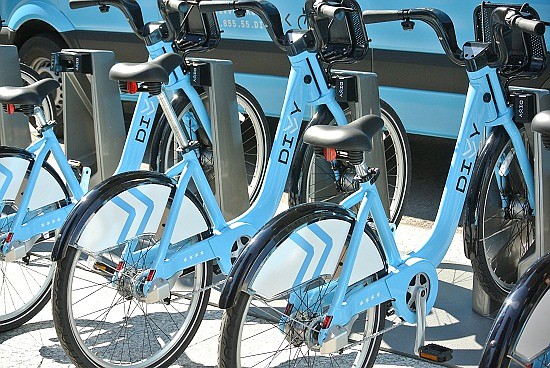  In August 2014, Divvy announced that it would expand its bike network to 175 stations and 1,750 bikes, giving Chicago the most bike share stations and largest service area in North America with a total of 475 stations that cover 87 square miles.