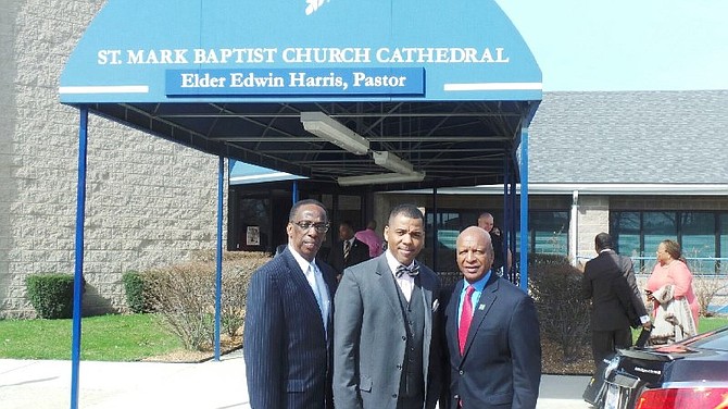 L-R Jack Lynch, Dir. of Community Affairs, Gift of Hope Organ and Tissue Donor Network, Pastor Ed Harris, St. Mark Missionary Baptist Church and Ill. Secretary of State, Jesse White.     
