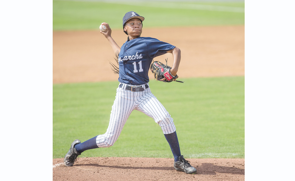 Female baseball phenom Mo'ne Davis, 13, becomes first ever Little Leaguer  to score Sports Illustrated cover