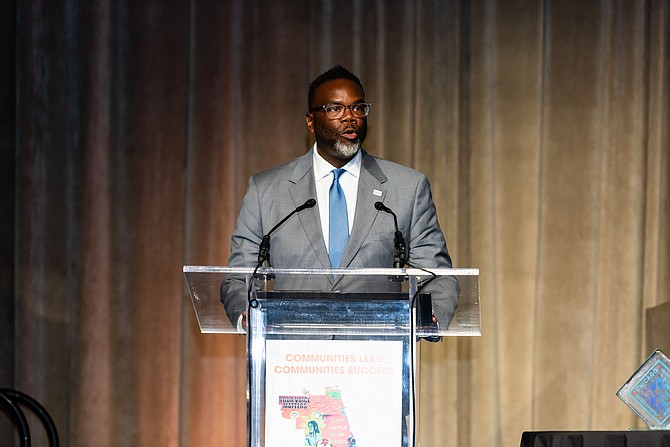 MAYOR BRANDON JOHNSON DELIVERYING THE KEYNOTE ADDRESS AT THE LISC CHICAGO 29TH ANNUAL CHICAGO NEIGHBORHOOD DEVELOPMENT AWARDS CEREMONY RECOGNIZING TOP COMMUNITY DEVELOPMENT PROJECTS AND ARCHITECTURE ACHIEVEMENTS. Photo provide by LISC Chicago