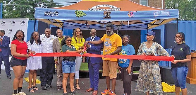 The Breakroom Englewood Public Outdoor Plaza recently opened at 63rd and Justine. PHOTO
PROVIDED BY TEAMWORK ENGLEWOOD.
