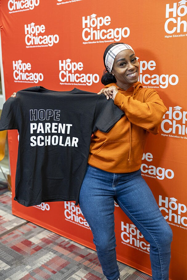 Hope Chicago is a two-generation program that provides college access to students at five Chicago high schools and their parents. Recently, Hope Chicago celebrated its Parent Scholars during an event. PHOTO PROVIDED BY HOPE CHICAGO.