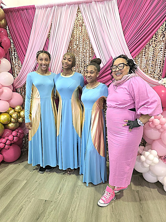 Chicago Recovering Communities Coalition (CRCC) recently hosted an event
to commemorate Breast Cancer Awareness Month. CRCC provides resources for those
seeking addiction support services. PHOTO PROVIDED BY CRCC.
