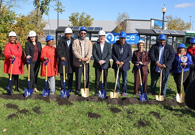 Assessor Cassandra Holbert-Elston, Pace Board Member and Commissioner of the Chicago Mayor’s Office Rachel Arfa, Alderwoman Shalisa Harvey, State Representative William Davis, Alderman Ramonde Williams, Pace Chairman Rick Kwasneski, Calumet City Mayor and Illinois State Representative Thaddeus Jones, PACE Executive Director Melinda Metzger, Alderman Dejuan Gardner, Alderwoman Monet Wilson, and Valencia Williams.