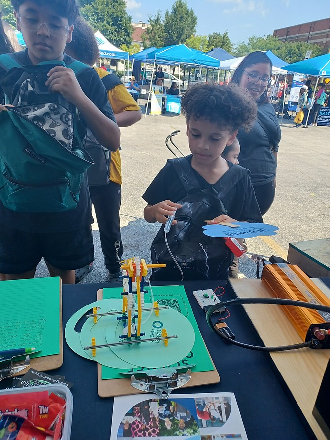 Science Olympiad is collaborating with the Illinois Quantum Microelectronics Park, P33 and Claretian Associates to bring its program to local schools. Photo provided by Science Olympiad.