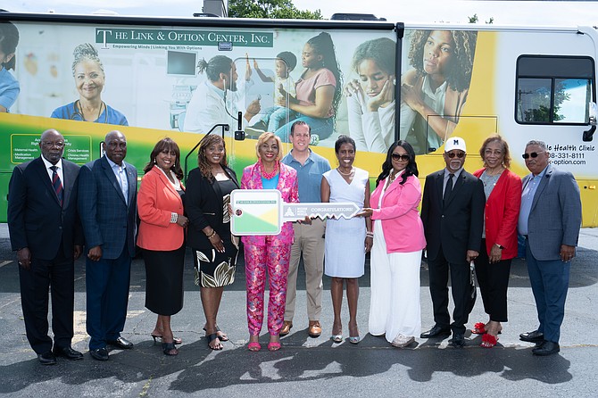Dr. Twin Green, Distinguished Guest and Elected Officials. Photo courtesy of STH Media, LLC.
