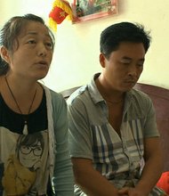 Twin newborn girls allegedly stolen by a maternity doctor in a baby trafficking scandal in northwest China were returned to their parents (Qi Kunfeng and Wang Yanyan) over the weekend.