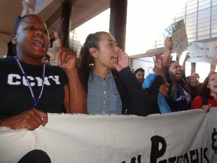 Cops block entry to Center, students rage at cops