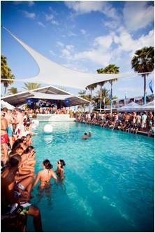 Kimpton S Surfcomber Miami South Beach Turns Up The Beat With Hotel S Week Long Pool Party Series And Exclusive Stay Packages Give Edm Fans More To