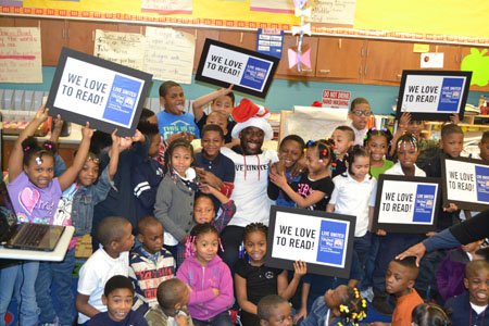 On Friday, March 28, 2014, Baltimore Ravens cornerback Lardarius Webb joined 45 United Way of Central Maryland (UWCM) volunteers to ... On Friday, March 28, 2014, Baltimore Ravens cornerback Lardarius Webb joined 45 United Way of Central Maryland (UWCM) volunteers to ...