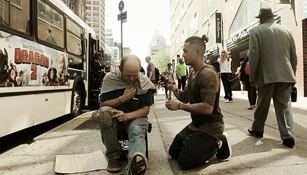 Stylist Gives Haircuts To The Homeless Every Sunday