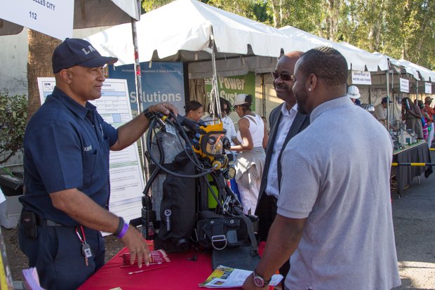 A member of United Firefighters of Los Angeles City Local 112 speaks with attendees of IBEW Local 18 and Baldwin Hills Crenshaw’s Union Jobs Expo and Celebration which honored graduates of the IBEW Local 18 & Utility Pre-Craft Training Program.