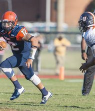 Virginia State quarterback Niko Johnson scrambles down the field during the Trojans’ 63-7 homecoming rout of Lincoln University.