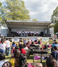 Baile Folklórico del Centro Sagrado Corazón at the 2014 Imagine Festival. 