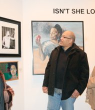 Darryl Wingo, center, discusses his photograph